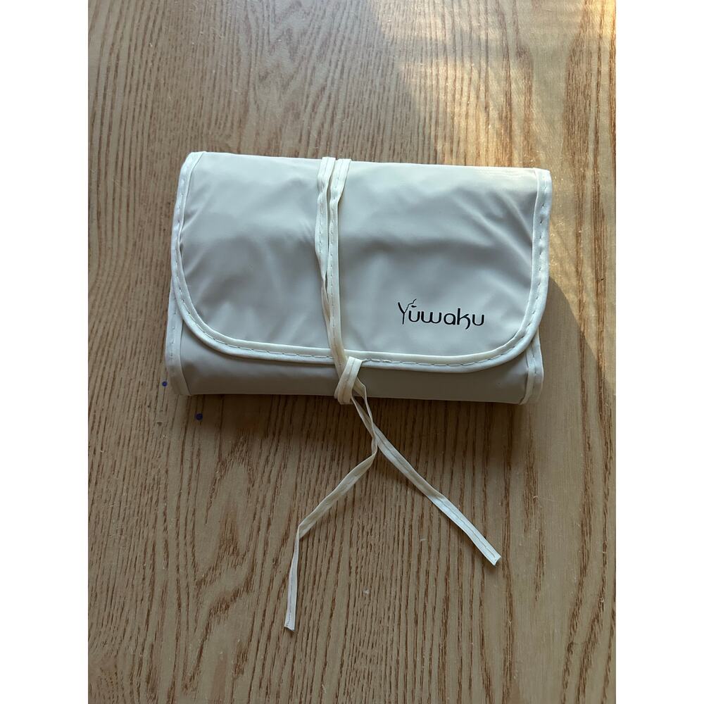 New 32pc Makeup Brush Set in Traveling Case Champagne